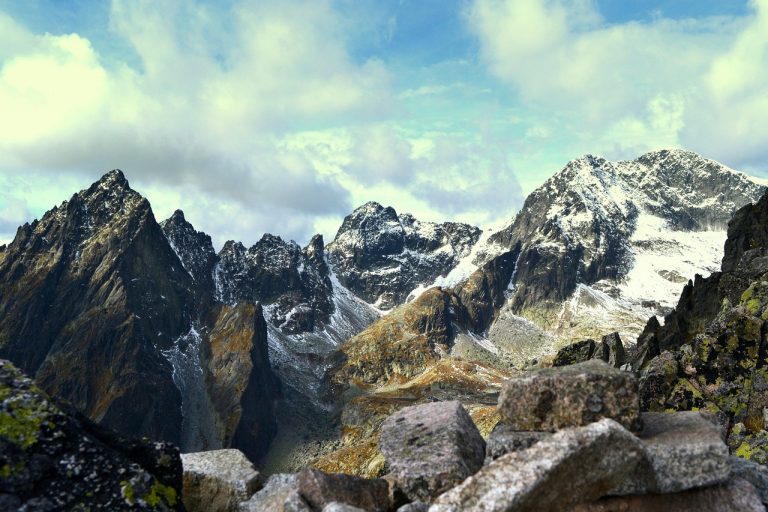 Zakopane poza sezonem – dlaczego warto odwiedzić stolicę Tatr jesienią?